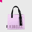 Kleine REBELLE Poppy Nylon Handtasche mit modernem Design und praktischem Schulterriemen