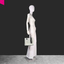 Kleine REBELLE Poppy Nylon Handtasche mit verstellbarem Schulterriemen und markantem Logo