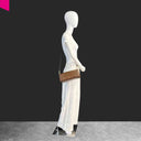 ABRO MILA COCCO Schultertasche braun – Crossbody getragen am Model
