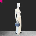 ABRO ROSALIE Shopper klein in Navy, kompakte Handtasche aus Nylon mit Ledergriffen, handgetragen am Model
