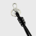 Detailansicht Abro Dalia Anhänger mit Karabiner und Logo Ring