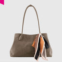 LES VISIONNAIRES SOPHIE GRANDE COZY SCARF Schultertasche