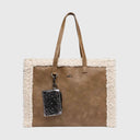 REPLAY Cozy Mod Shopper aus weichem PU mit Kunstfellrändern und abnehmbarem Geldbeutel in Lackoptik