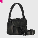 ABRO STAR SADDLE Schultertasche schwarz – schräge Ansicht mit abnehmbarem Schulterriemen aus Leder
