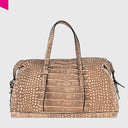 Rückseite der Cromia Louise Handtasche aus weichem Leder mit Kroko-Prägung
