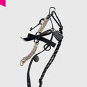 Cromia Bow Taschenanhänger mit schwarzer Leder-Schleife, heller Gliederkette, Schlüsselanhänger und Zahlenschloss