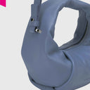 LES VISIONNAIRES GRETA MINI ESSENTIAL SILKY kleine silberne Lederhandtasche mit Reißverschluss und verstellbarem Schultergurt