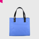 Kleine REBELLE Poppy Nylon Handtasche mit modernem Design, abnehmbarem Schulterriemen und praktischem Innenfach