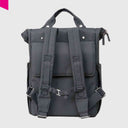 Rückseite des dunkelblauen City Bikepacks mit Fokus auf das verstaubare Rucksack-System und die hochwertige Verarbeitung.