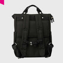 Rückansicht des WEATHERGOODS SWEDEN Bikepacks mit gepolsterten Rucksack-Schultergurten und verstellbarem Brustgurt für maximalen Tragekomfort.