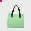REBELLE Poppy Nylon kleine Handtasche aus robustem Nylon mit abnehmbarem Schulterriemen und praktischem Innenfach