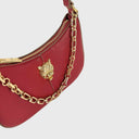 Elegante ZOE Schultertasche mit Reißverschluss, goldfarbenen Metallbeschlägen und dekorativer Kette