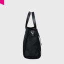 Kleine REBELLE Poppy Nylon Handtasche mit praktischem Crossbody-Riemen und modernem Design