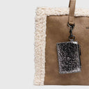 REPLAY COZY MOD Shopper aus weichem PU mit Kunstfell und abnehmbarem Geldbeutel in Lackoptik