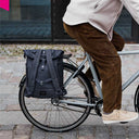 CITY Bikepack Fahrradtasche Blau im Einsatz auf dem Fahrrad
