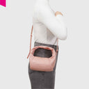 LES VISIONNAIRES Greta Mini Essential Silky Handtasche aus luxuriösem Leder mit praktischem Innenfach und verstellbarem Schultergurt