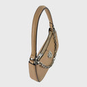Elegante ZOE Schultertasche mit goldfarbenen Metallbeschlägen und Reißverschlussverschluss