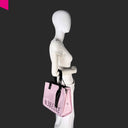 Kleine REBELLE Poppy Nylon Handtasche mit abnehmbarem Schulterriemen und REBELLE Logo