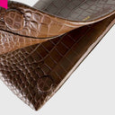 ABRO MILA COCCO Schultertasche aus Leder in Braun – Überschlag mit feiner Kroko-Optik
